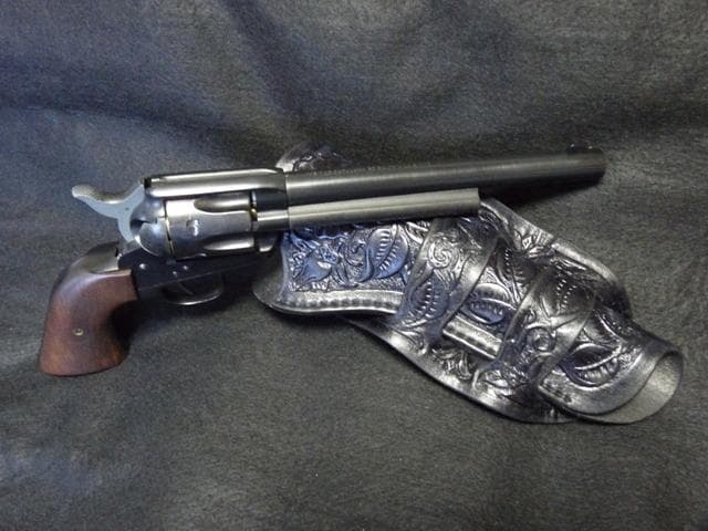 レザー製彫刻SAAホルスター