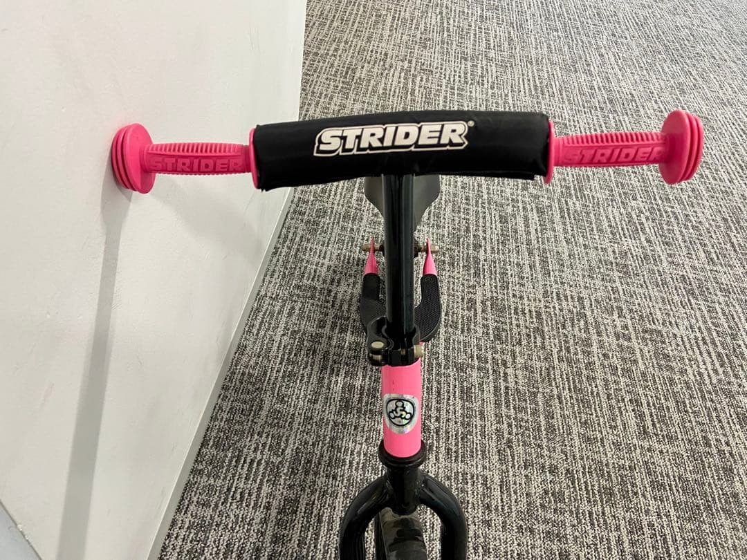 【美品】ストライダー 12インチ スポーツ ピンク〈ピンクグリップ〉