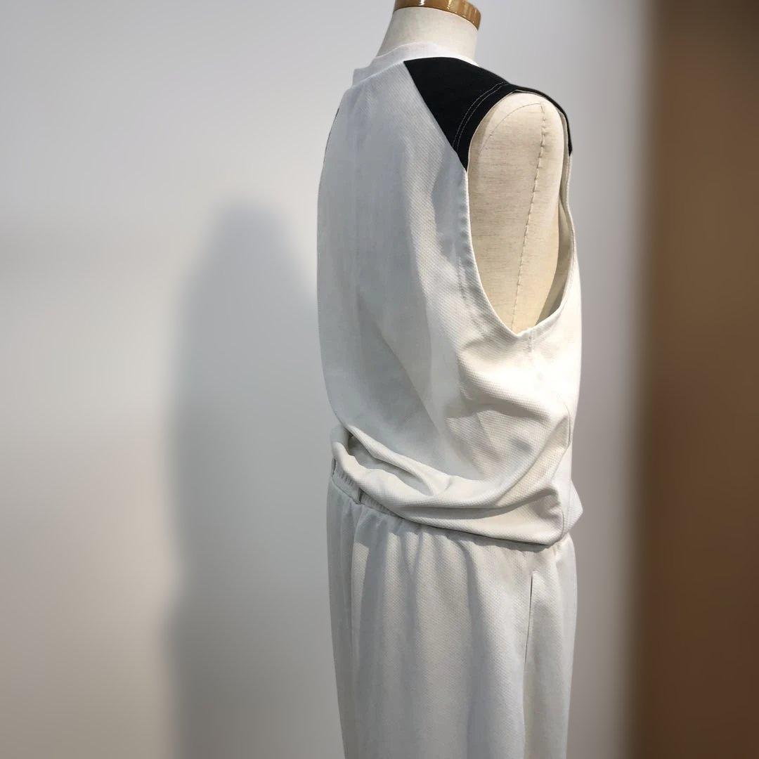 ボディコンバットレズミルズ激レア商品海外の方にもおすすめです。つなぎタイプ