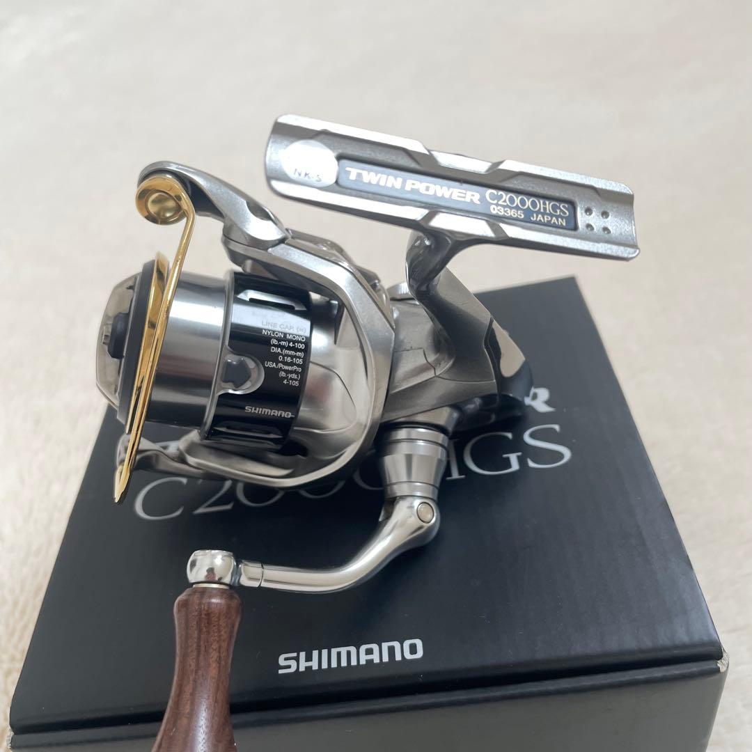 シマノ　15ツインパワー　2000HGS スピニングリール 木製ハンドルノブ付き