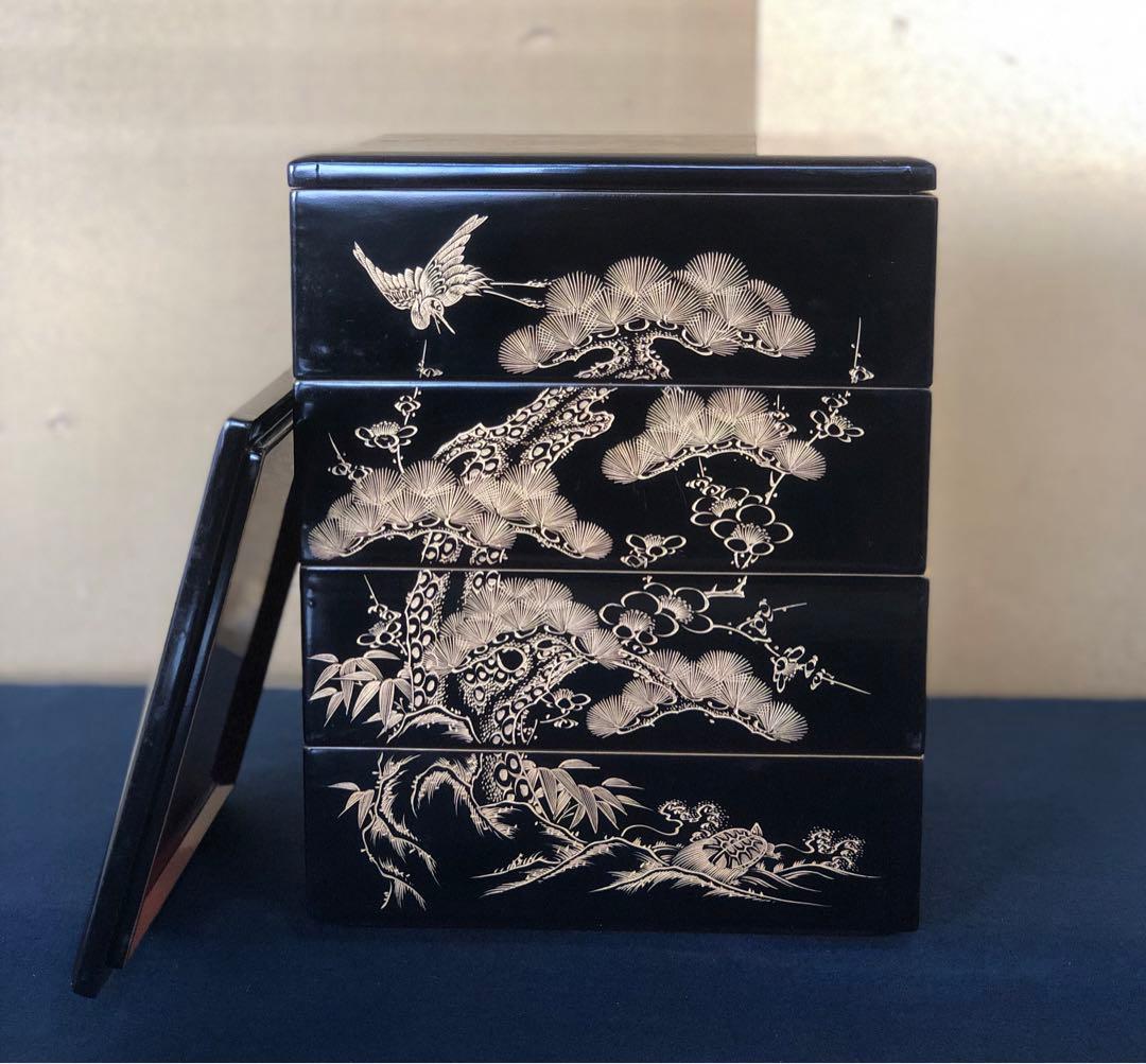 《R》黒内朱 沈金鶴亀松竹梅図 四段重 替蓋付 木製漆器 木箱 260121き6