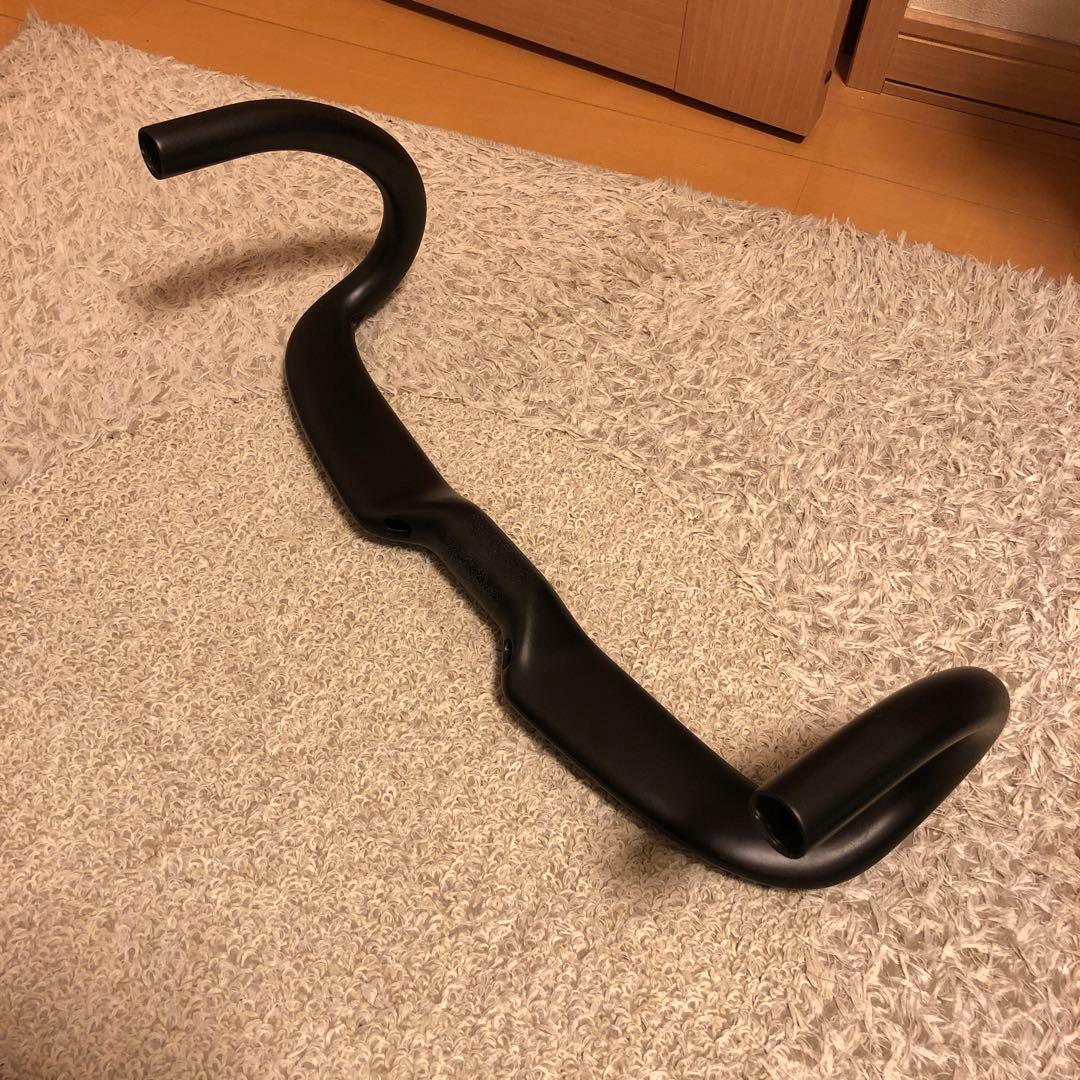 TNI エアロファースト　カーボンハンドルバー　幅400mm