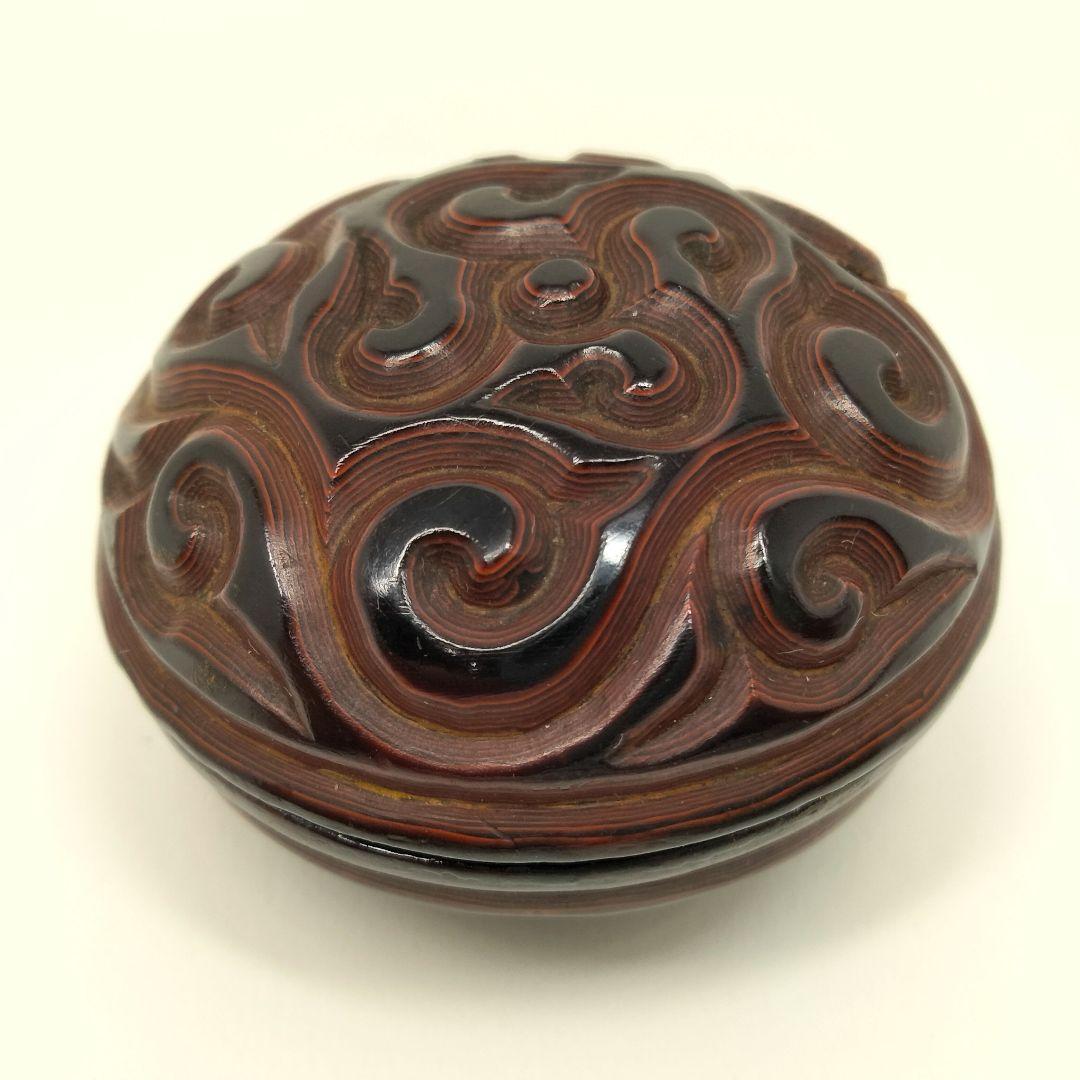 H389 中国 堆朱屈輪香合 茶道具 具利堆黒彫漆 　FF