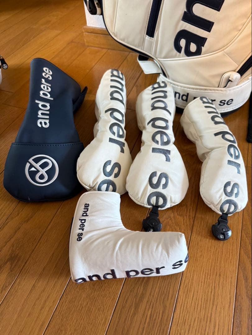 and per se キャディバッグ ホワイト・ネイビー