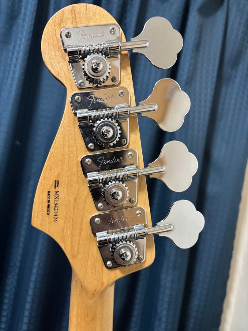 ベース Fender Vintera '70s Jazz Bass