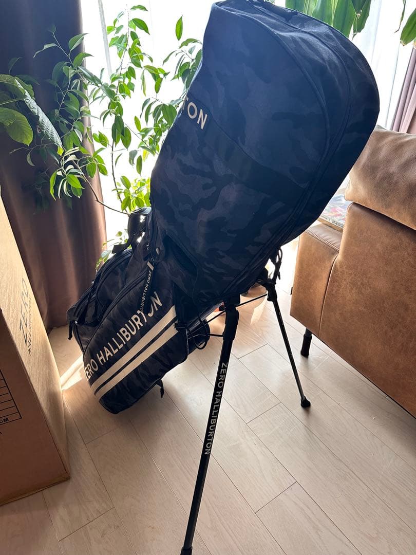 （希少品）ZERO HALLIBURTON ヘッドカバー付のキャディバッグ