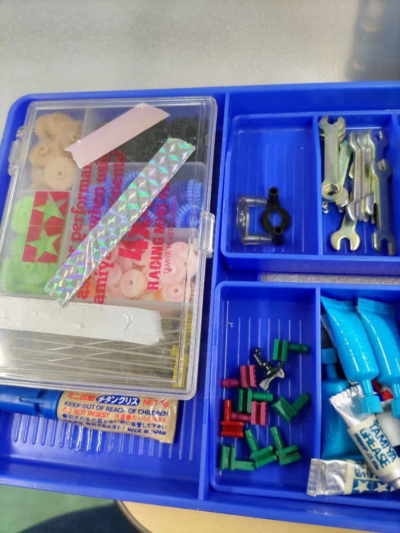 ミニ四駆　５台セット　TAMIYAのボックス付き　パーツ類多数