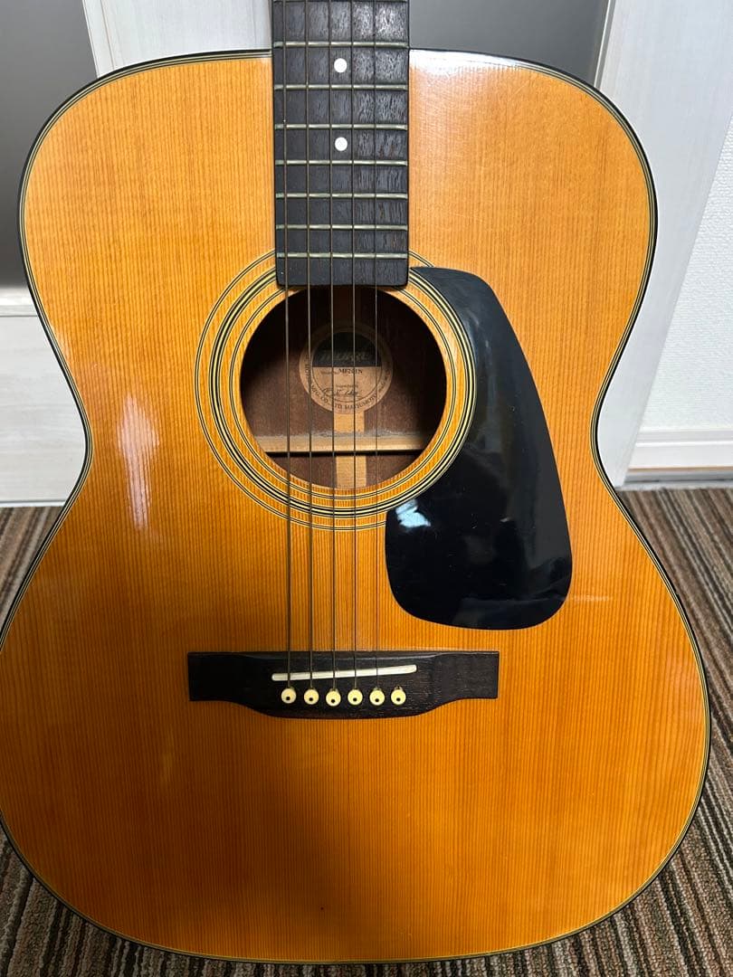Morris モリース　MF201Nアコースティックギター　硬質ケース付き