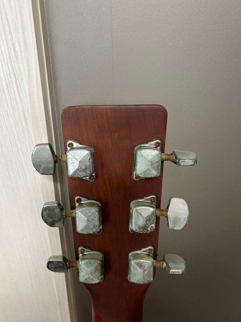 Morris モリース　MF201Nアコースティックギター　硬質ケース付き