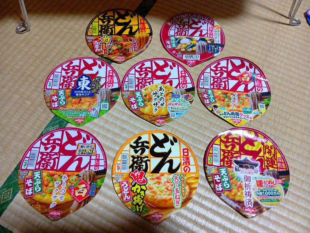 インスタント食品のフタ