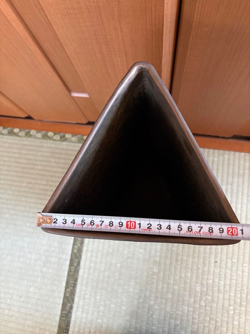 シルバーのエッチング装飾三角花瓶 アジアン アンティーク ビンテージ