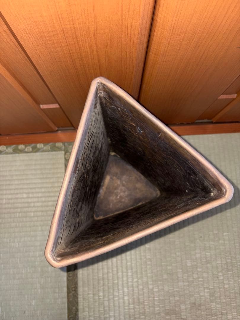 シルバーのエッチング装飾三角花瓶 アジアン アンティーク ビンテージ