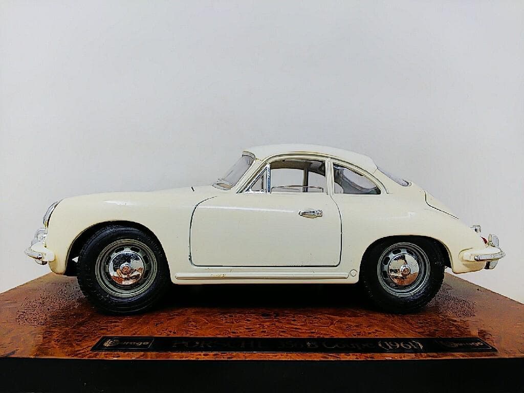 ブラーゴ 1/18 ポルシェ 356B クーペ1961 ダイキャストモデルカー