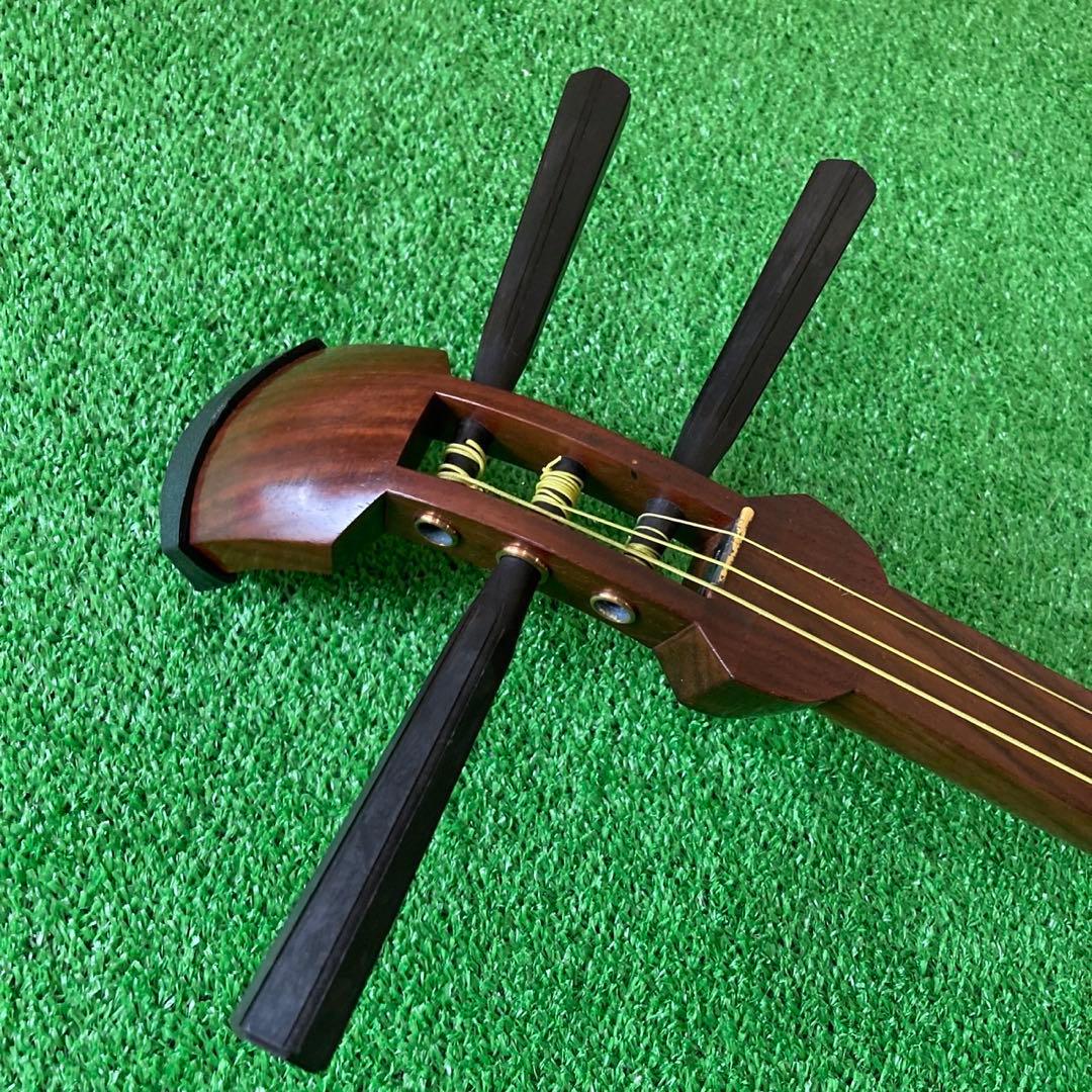 三味線　ハードケース付き　中棹　五厘大　丸打胴　付属品多数