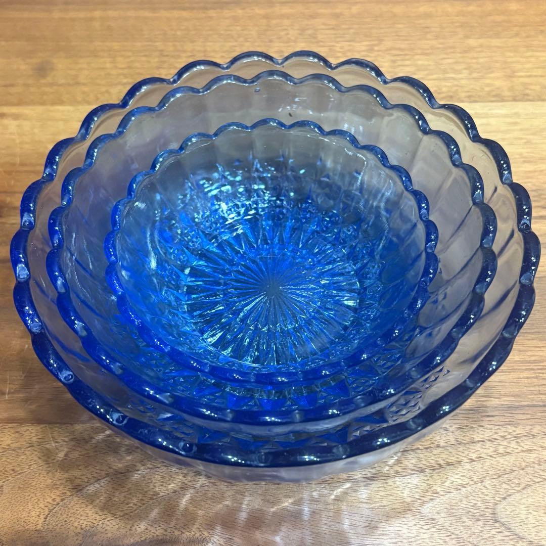 昭和レトロ　プレスガラス　三つ重ねどんぶり