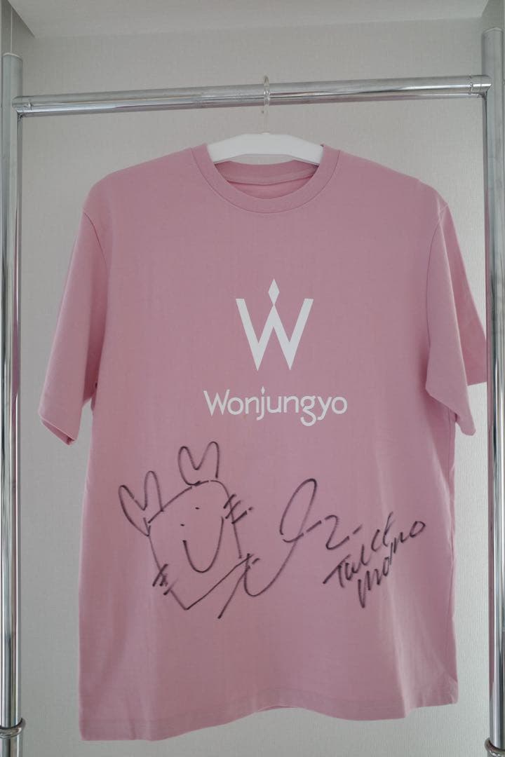 TWICE モモ 直筆サイン入りTシャツ 公式キャンペーン当選品