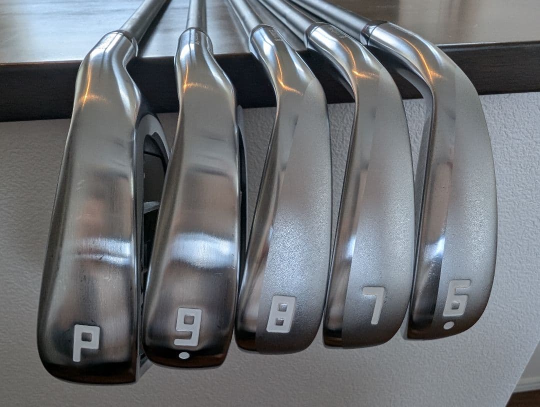 クリスマス　ONOFF 赤 2024 アイアンセット 5本セット