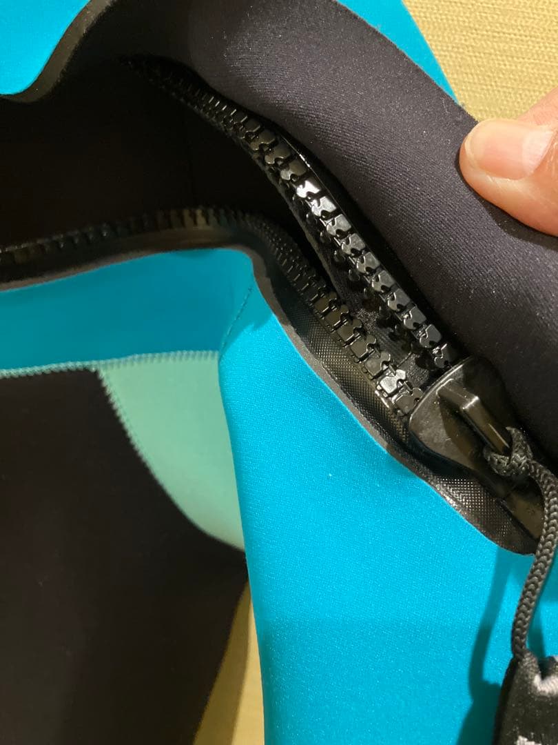 女性用オニールドライスーツ3ミリ新品