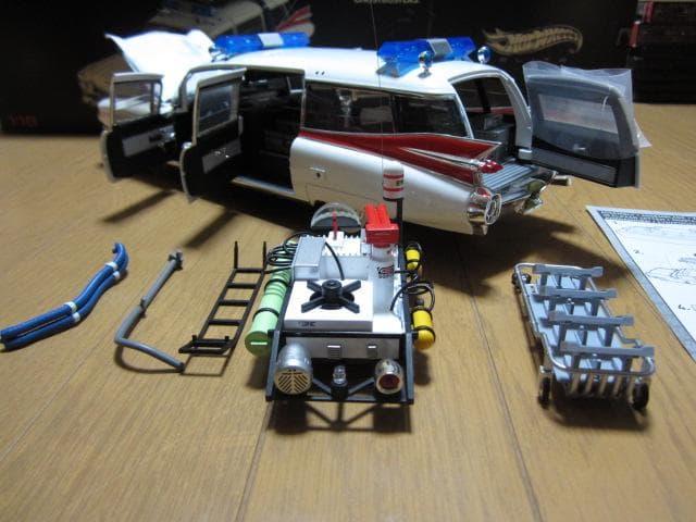 ホットウィール　全開閉　1/18 ゴーストバスターズ ECTO-1 ELITE