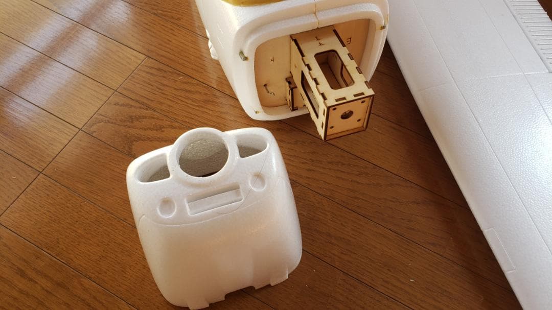 大型 セスナ機 硬質発砲製 動力ユニット、サーボ付　新品未組立品