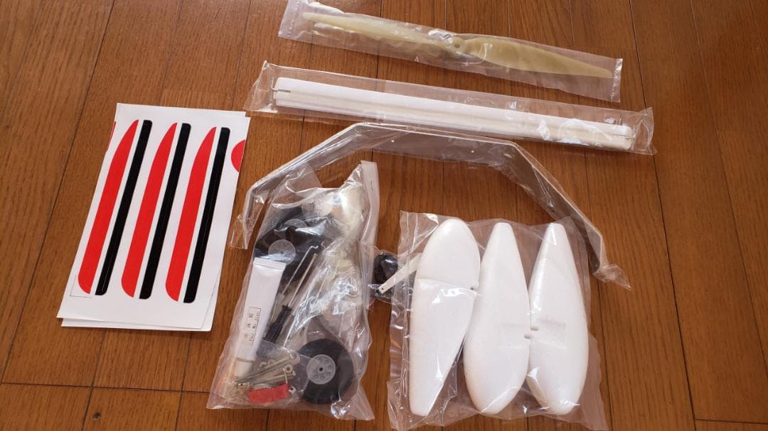 大型 セスナ機 硬質発砲製 動力ユニット、サーボ付　新品未組立品