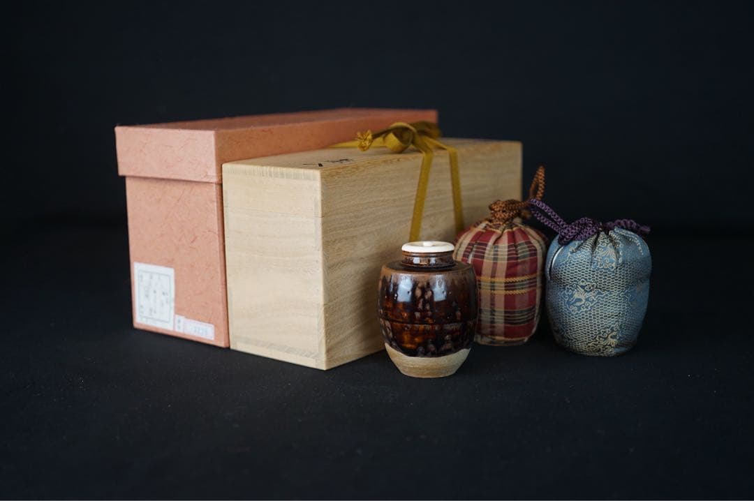 瀬戸茶入 大徳寺立花大亀書付 銘 寿山 共箱 紙箱 仕覆付 鶴ヶ岡間道 有楽純子