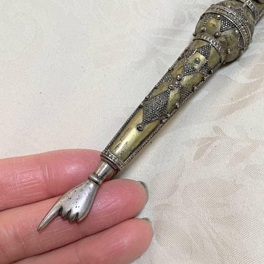 トルクメニスタン トルクメン 装飾品 経典などを指す道具