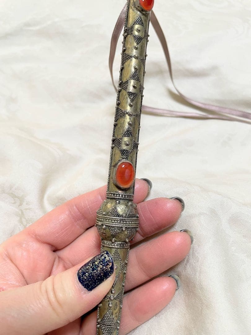 トルクメニスタン トルクメン 装飾品 経典などを指す道具