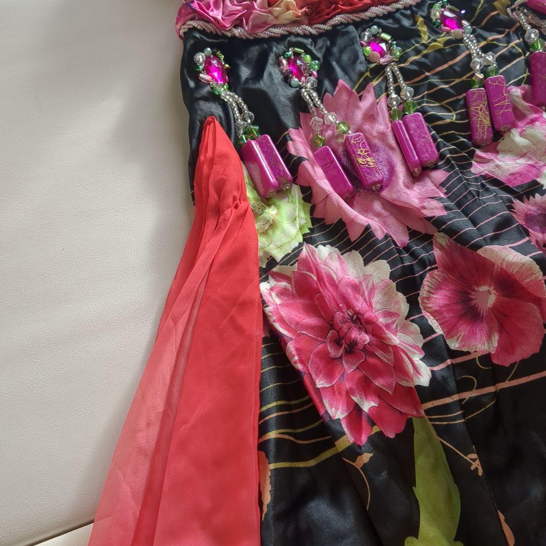 ベリーダンス衣装 黒×赤系花柄 豪華デザイン 側面スリット