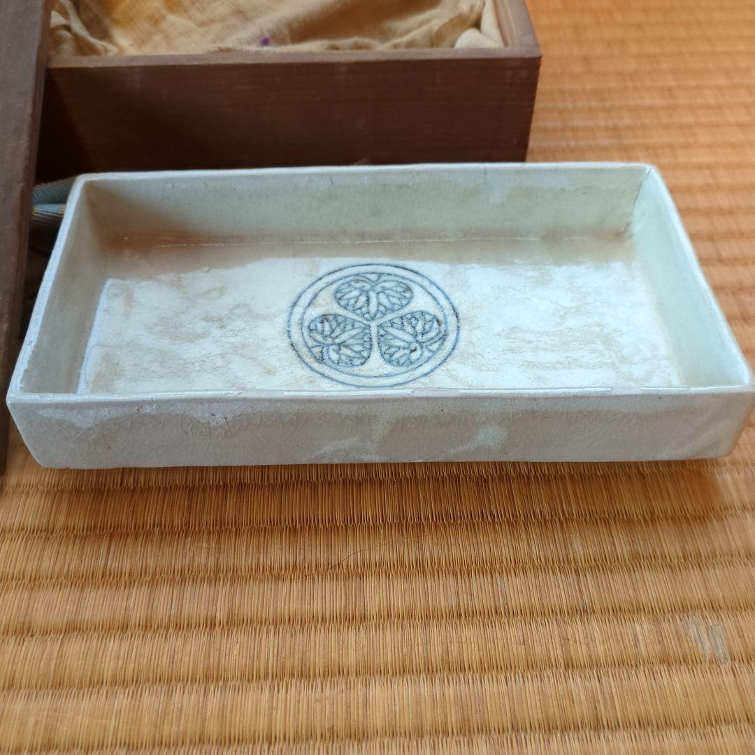 三つ葉葵紋様 陶器製皿　箱付　尾張徳川家御用窯　篠島焼　御紋付鮎皿　古美術　骨董