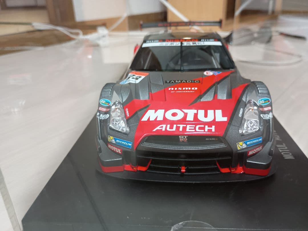 エブロ　MOTUL AUTECH GT-R 1/18 23号車
