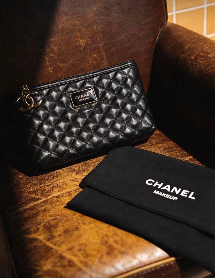 CHANEL ブラック 化粧ポーチ　ダイアモンドパターン