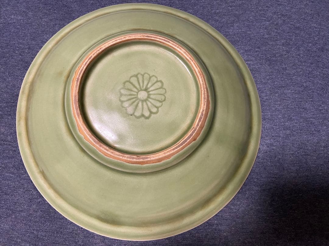 中国古美術品　宋時代　青磁刻花 中皿　22cm 龍泉窯　合箱あり