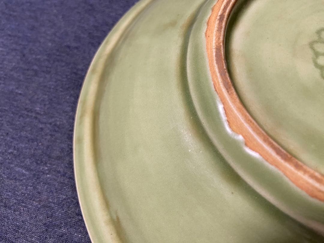 中国古美術品　宋時代　青磁刻花 中皿　22cm 龍泉窯　合箱あり