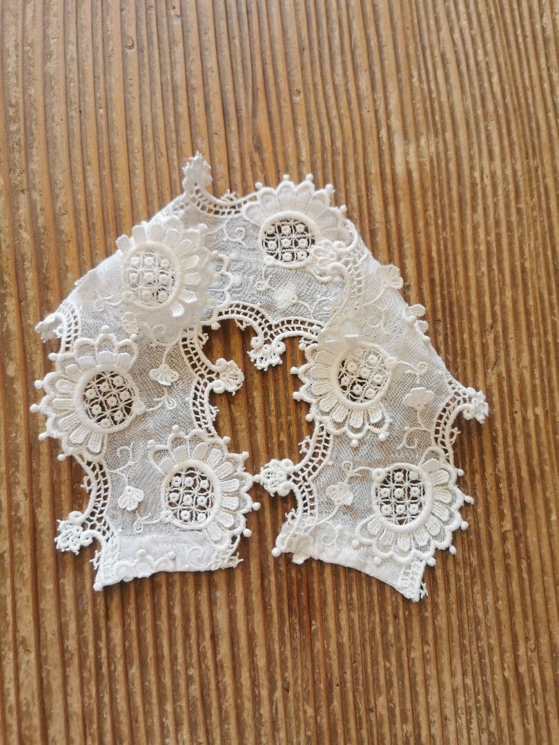 アンティーク ギュピールレース 向日葵刺繍 浮き上る花びら お子様＆人形用付け襟