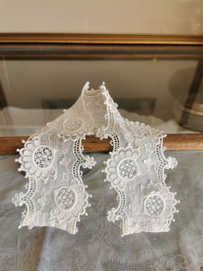 アンティーク ギュピールレース 向日葵刺繍 浮き上る花びら お子様＆人形用付け襟