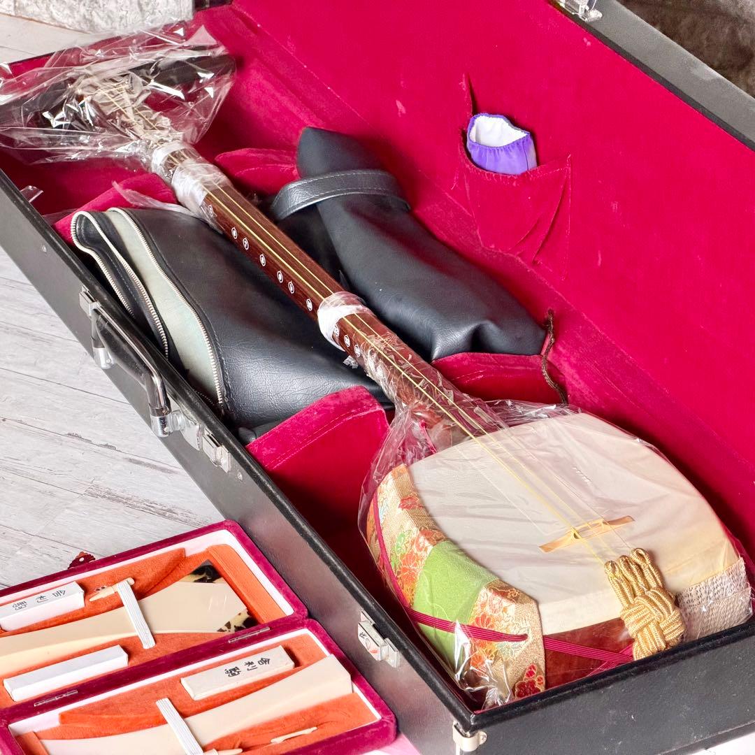 中棹三本継三味線 紫檀・紅木・丸打胴・東さわり・鼈甲撥・樹脂撥付き