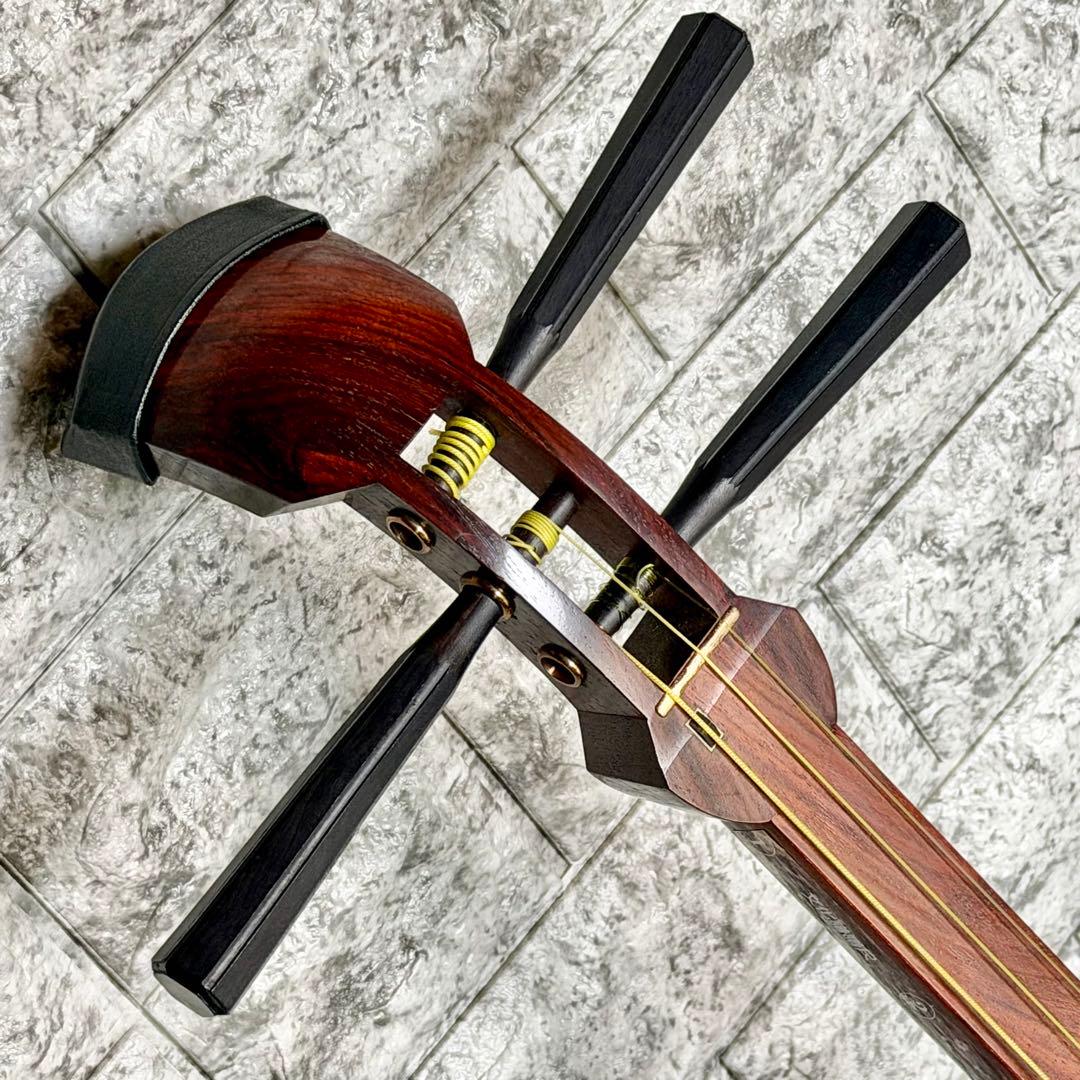 中棹三本継三味線 紫檀・紅木・丸打胴・東さわり・鼈甲撥・樹脂撥付き