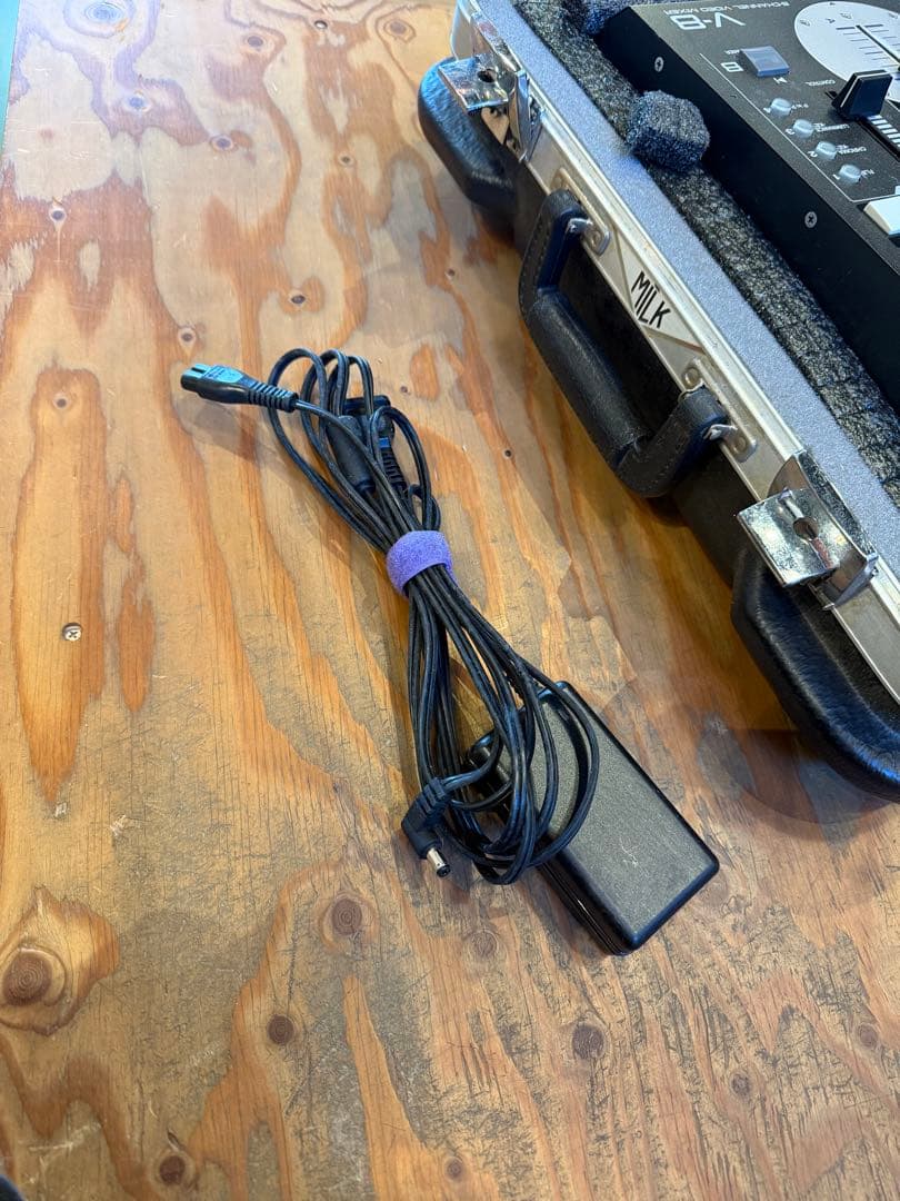 EDIROL V-8 VJ機材　ハードミキサーケース（アタッシュケース）付き