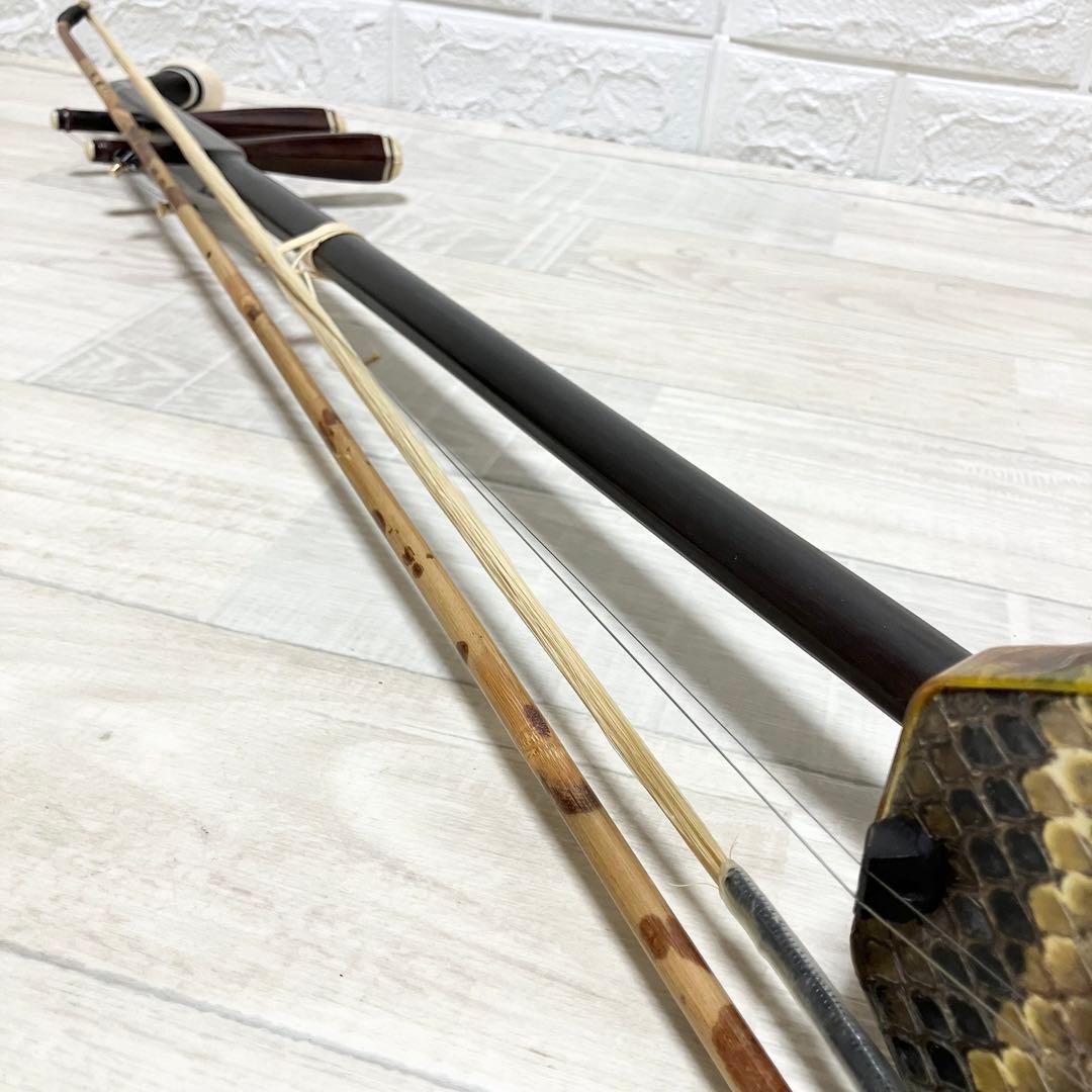 紅木　古月琴坊　蛇皮　本革　高級 二胡 中国 弦楽器 彫刻 民族楽器 付属品多数