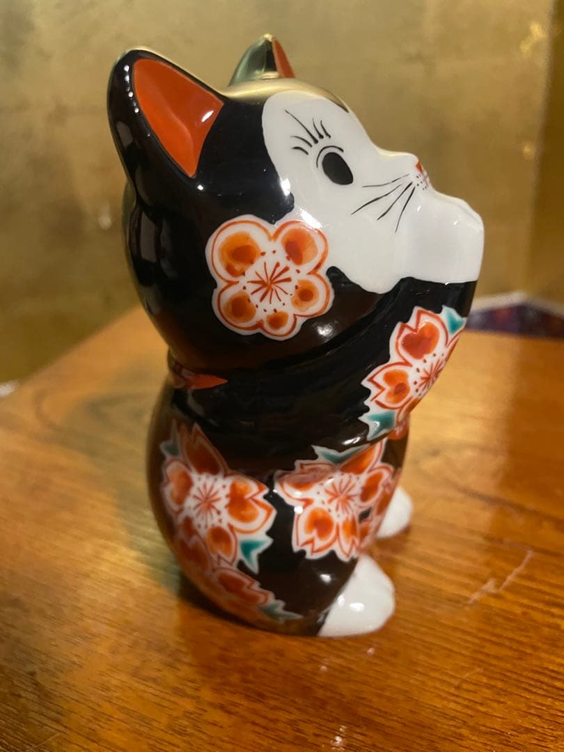 【九谷焼】お祈り猫 招き猫 黒地桜 縁起物 置物