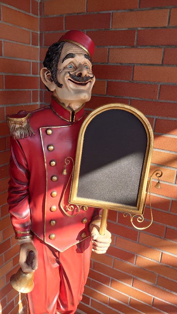 Y 赤い人形型看板立て ベル付き