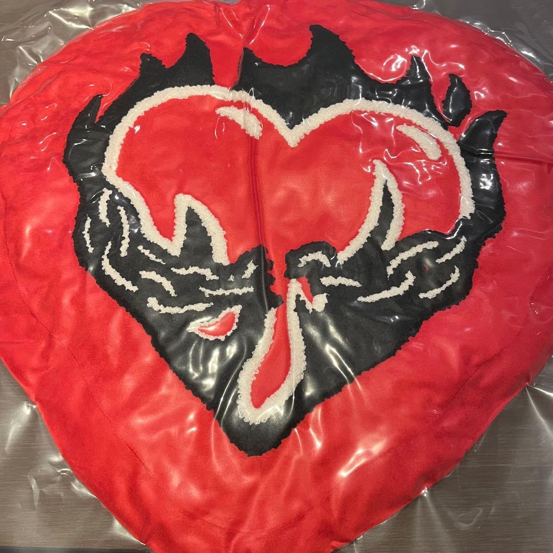 やまと　BLAZE HEART クッション　東京　命の燃やし方展