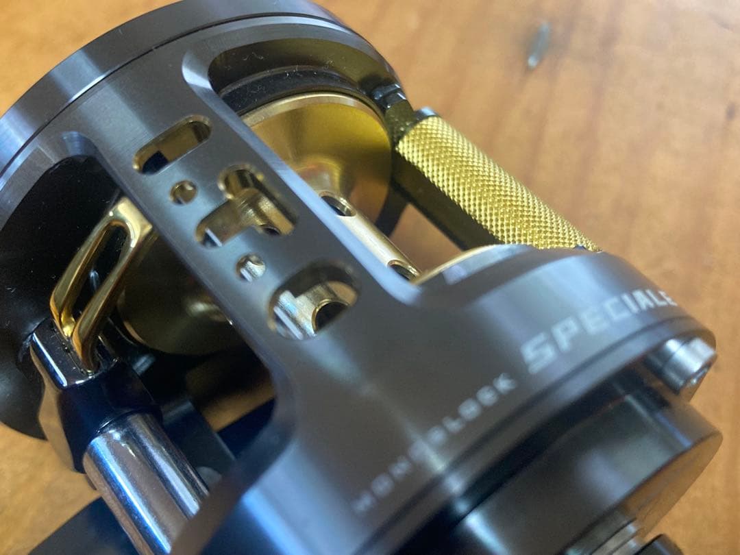 リール MEGABASS MONOBLOCK ITO GAMBLER L