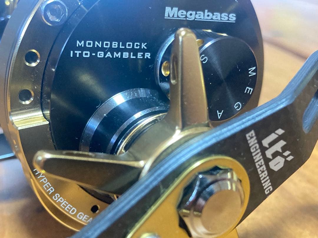 リール MEGABASS MONOBLOCK ITO GAMBLER L