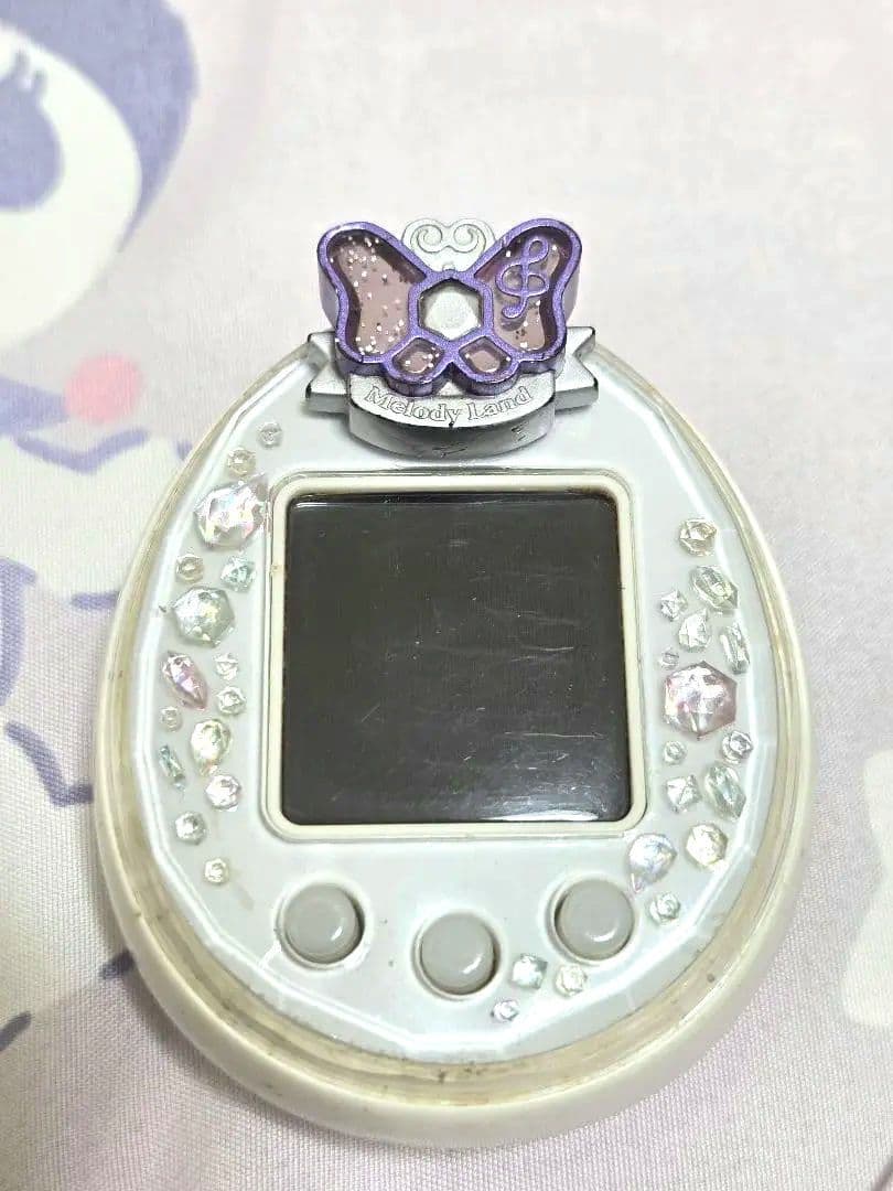 【最終値下げ】たまごっちピースホワイト　メロディーランドデコピアス付　動作確認済