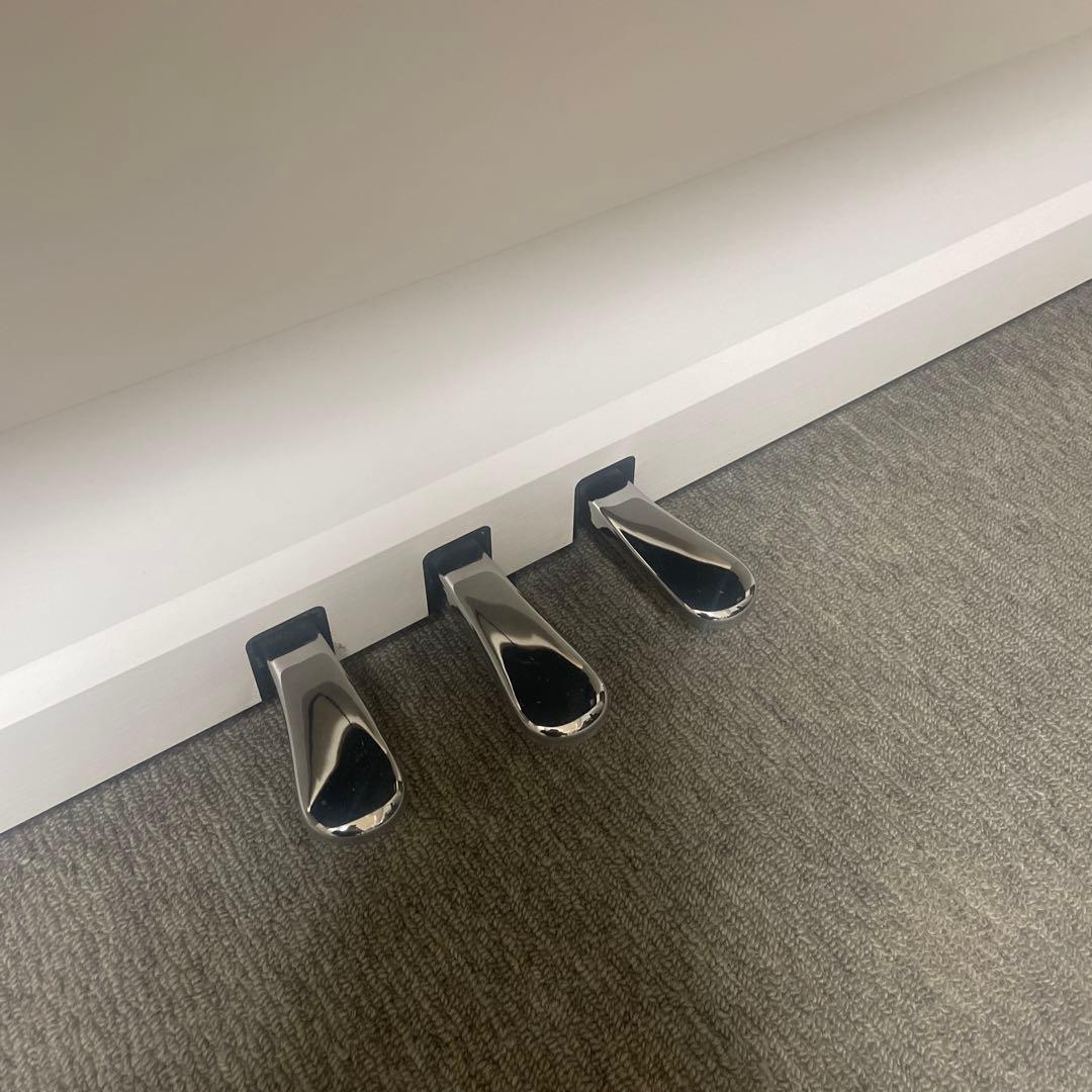 ホワイトデジタルピアノ 88鍵 3ペダル