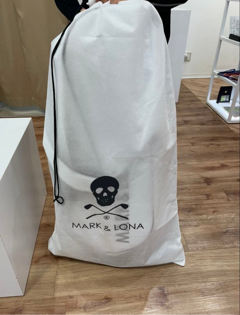 MARK & LONA キャディバッグ ホワイト・ブラック　ヘッドカバー付き