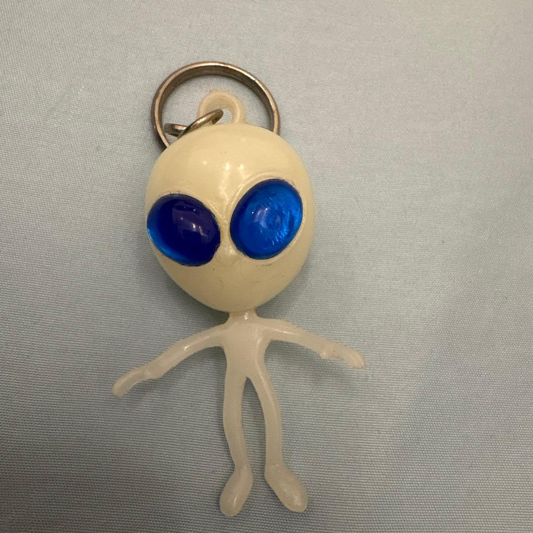 俺のおばあちゃんが小さい頃に買ってくれた光る宇宙人