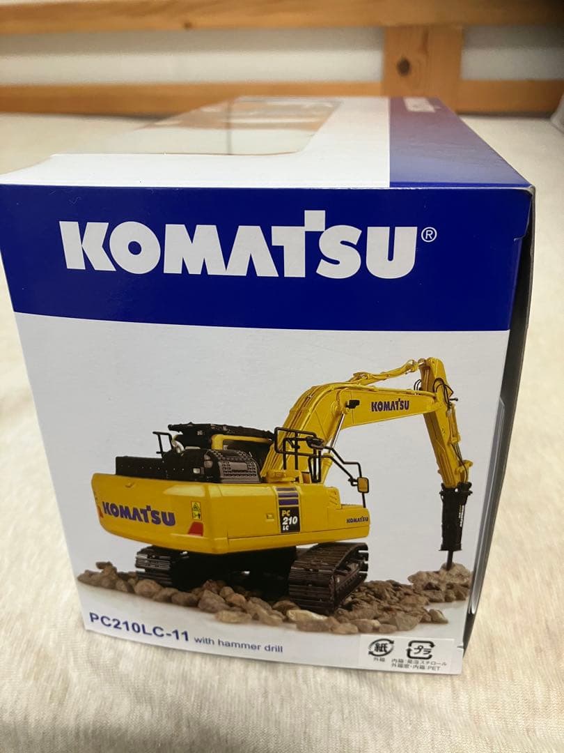 新品ミニチュア　コマツPC210LC-11 ブレーカー　建設機械　完成品